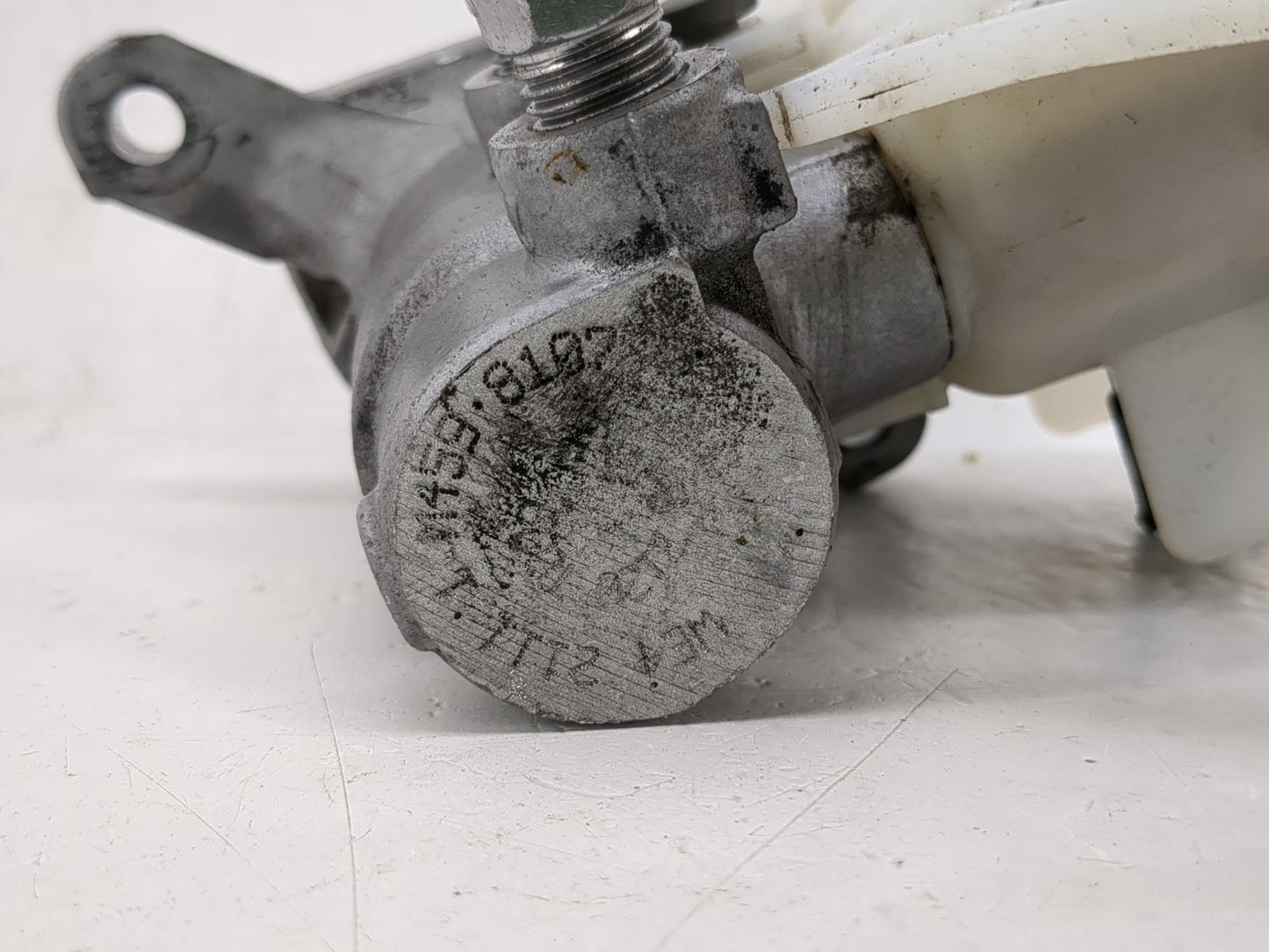 2017-2022 Chrysler Pacifica Brake Master Cylinder 1208672 - Oemusedautoparts1.com
