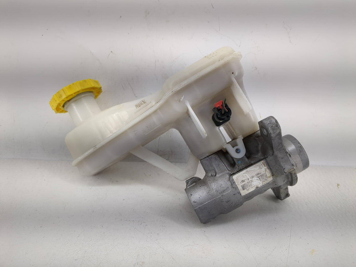 2017-2022 Chrysler Pacifica Brake Master Cylinder 1208672 - Oemusedautoparts1.com
