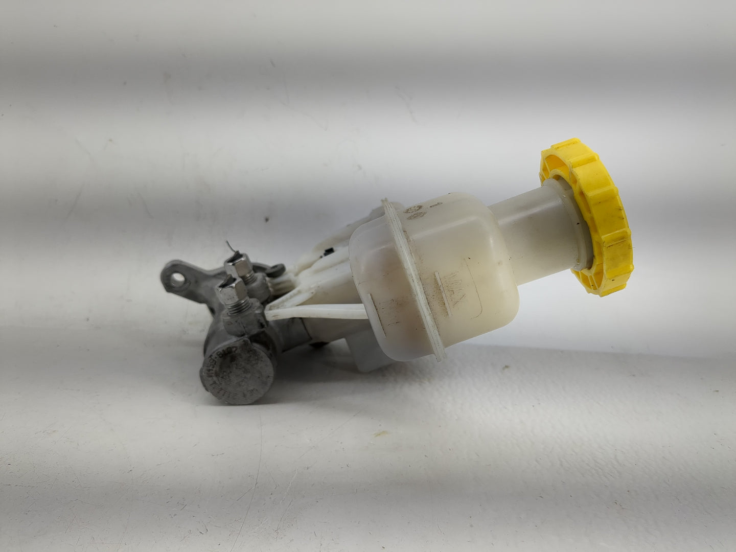 2017-2022 Chrysler Pacifica Brake Master Cylinder 1208672 - Oemusedautoparts1.com