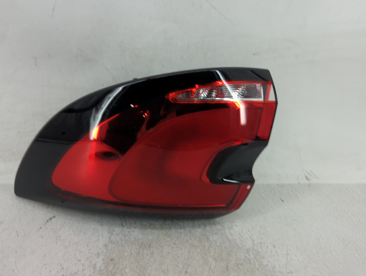 2021-2022 Chrysler Pacifica Tail Light Assembly Passenger Right OEM P/N:68424932AC Fits Fits 2021 2022 OEM Used Auto Parts -
