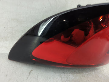 2021-2022 Chrysler Pacifica Tail Light Assembly Passenger Right OEM P/N:68424932AC Fits Fits 2021 2022 OEM Used Auto Parts