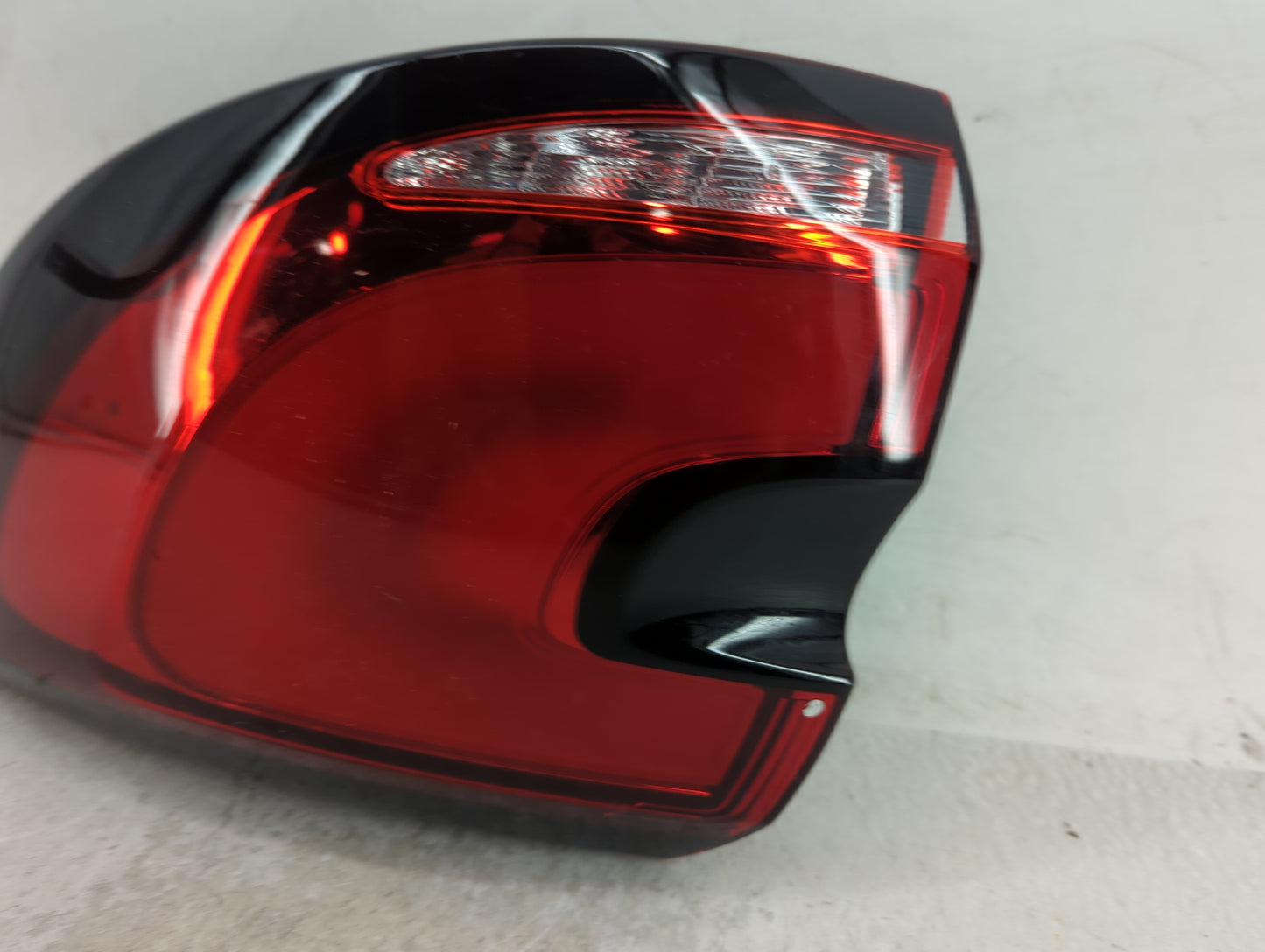 2021-2022 Chrysler Pacifica Tail Light Assembly Passenger Right OEM P/N:68424932AC Fits Fits 2021 2022 OEM Used Auto Parts -