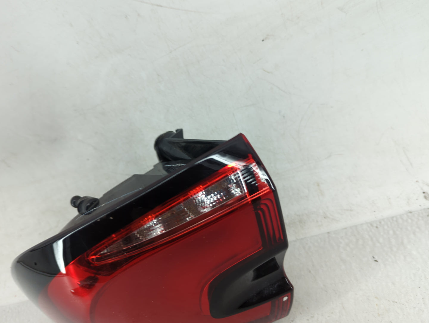 2021-2022 Chrysler Pacifica Tail Light Assembly Passenger Right OEM P/N:68424932AC Fits Fits 2021 2022 OEM Used Auto Parts -