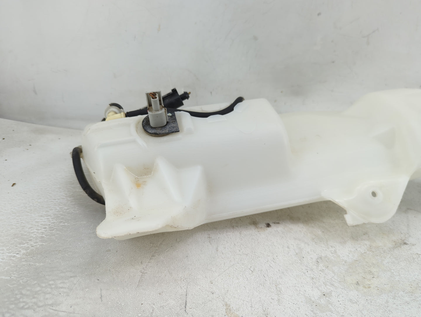 2017-2021 Chrysler Pacifica Windshield Washer Fluid Reservoir Bottle Oem - Oemusedautoparts1.com