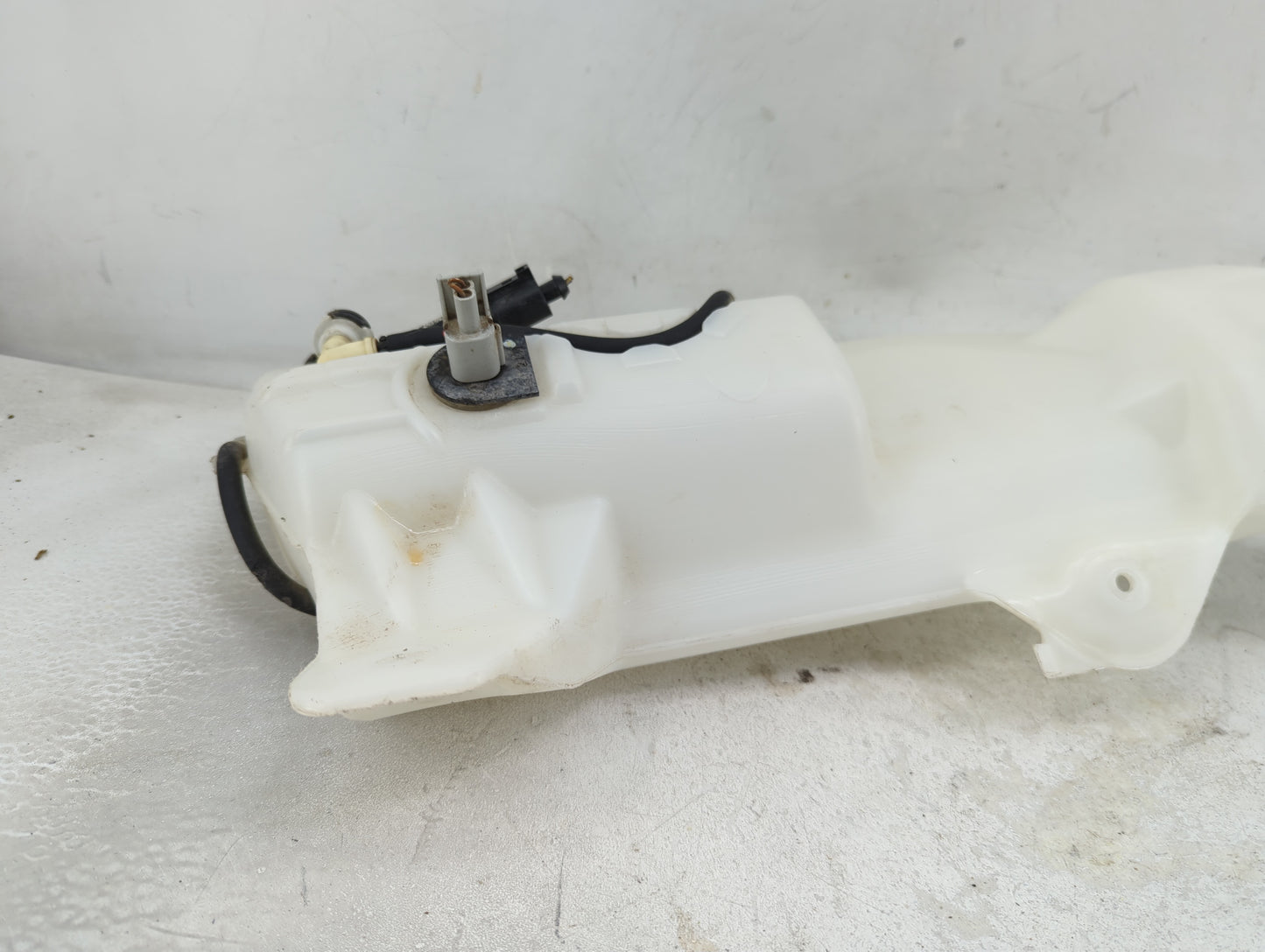 2017-2021 Chrysler Pacifica Windshield Washer Fluid Reservoir Bottle Oem - Oemusedautoparts1.com