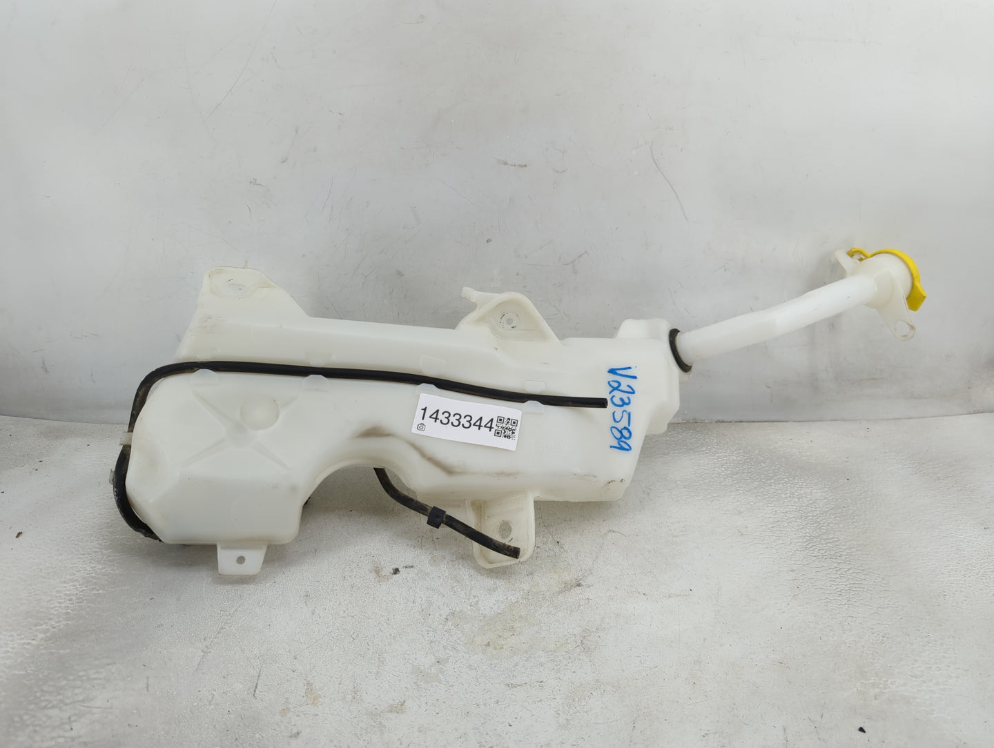 2017-2021 Chrysler Pacifica Windshield Washer Fluid Reservoir Bottle Oem - Oemusedautoparts1.com