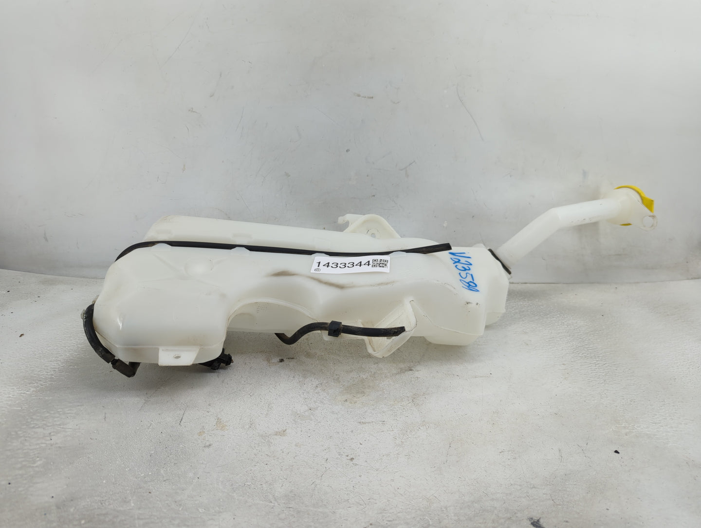 2017-2021 Chrysler Pacifica Windshield Washer Fluid Reservoir Bottle Oem - Oemusedautoparts1.com