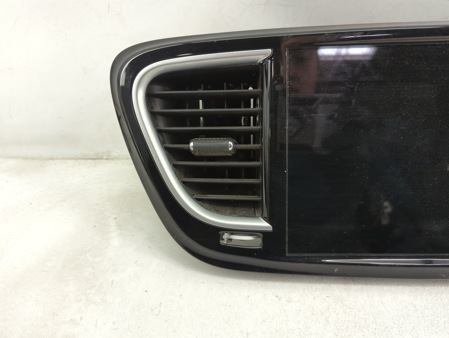 2021 Chrysler Pacifica Radio AM FM Cd Player Receiver Replacement P/N:P68437339AC Fits OEM Used Auto Parts - Oemusedautopart