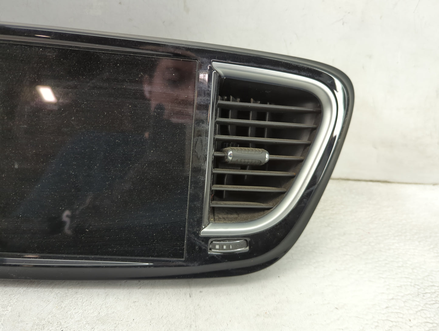 2021 Chrysler Pacifica Radio AM FM Cd Player Receiver Replacement P/N:P68437339AC Fits OEM Used Auto Parts - Oemusedautopart