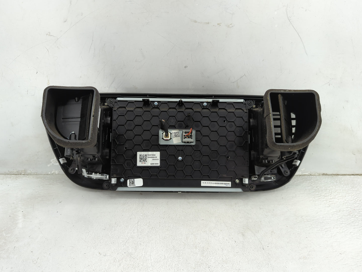 2021 Chrysler Pacifica Radio AM FM Cd Player Receiver Replacement P/N:P68437339AC Fits OEM Used Auto Parts - Oemusedautopart