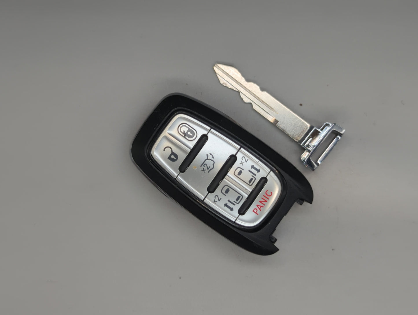 Chrysler Pacifica Keyless Entry Remote Fob M3N-97395900 68241534AC 6 buttons - Oemusedautoparts1.com