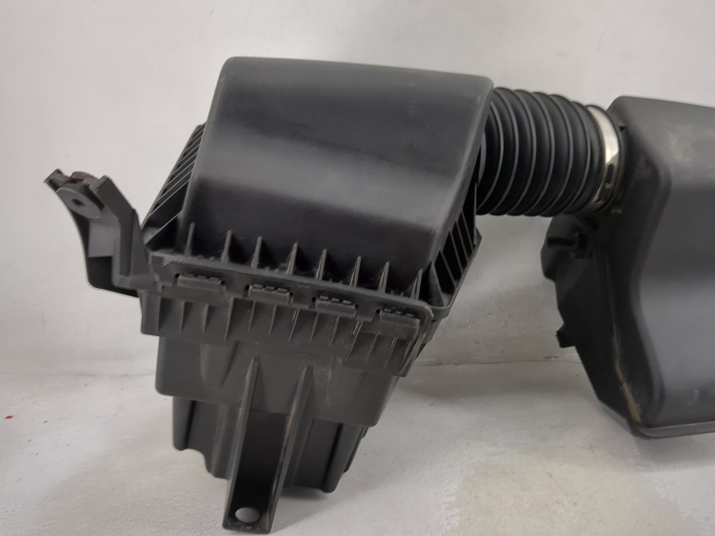 Chrysler Voyage Air Cleaner Intake-duct Hose Tube - Oemusedautoparts1.com
