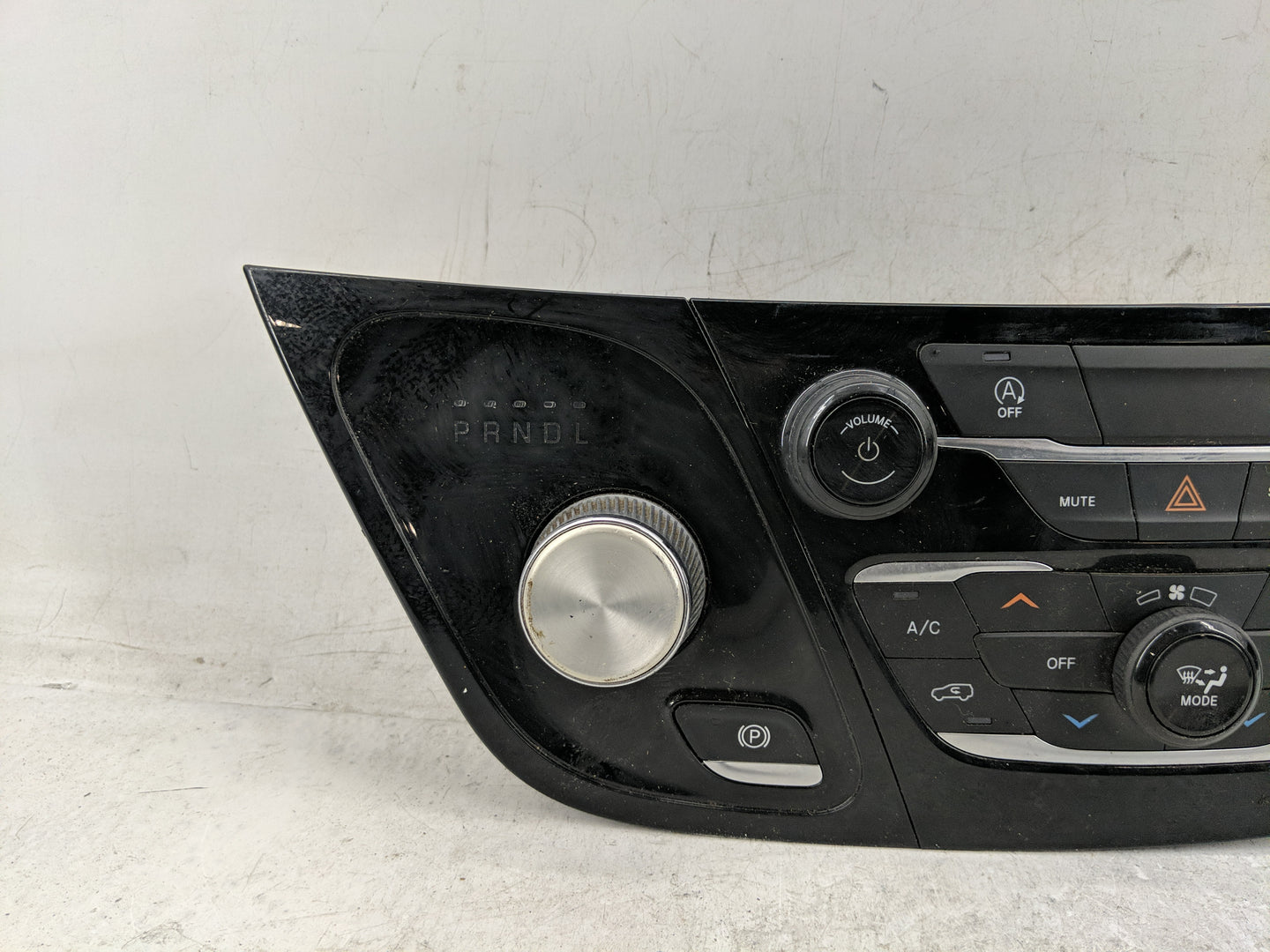 2021 Chrysler Voyager Climate Control Module Temperature AC/Heater Replacement P/N:1018120090 P7AS371X8AA Fits OEM Used Auto