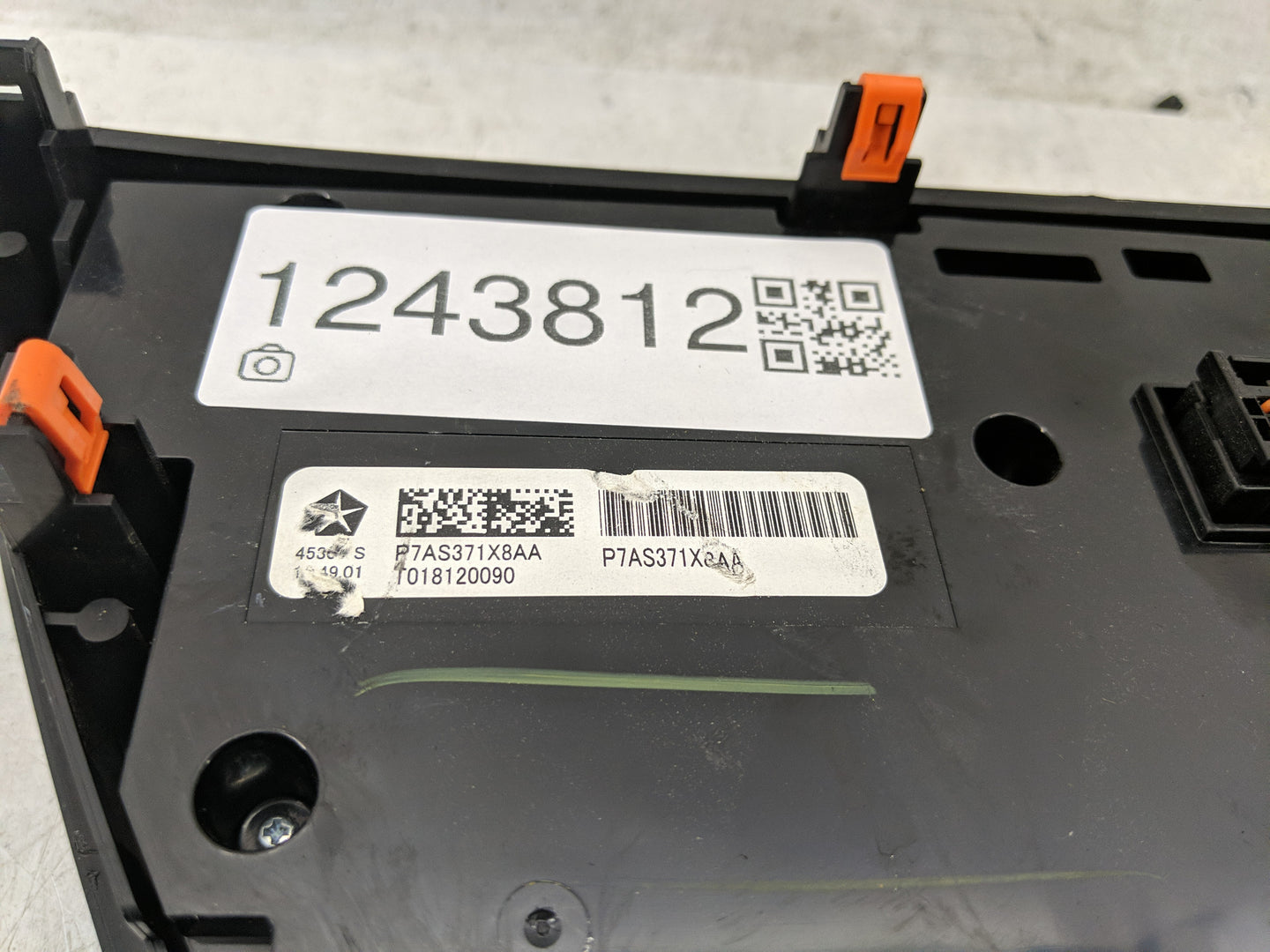 2021 Chrysler Voyager Climate Control Module Temperature AC/Heater Replacement P/N:1018120090 P7AS371X8AA Fits OEM Used Auto