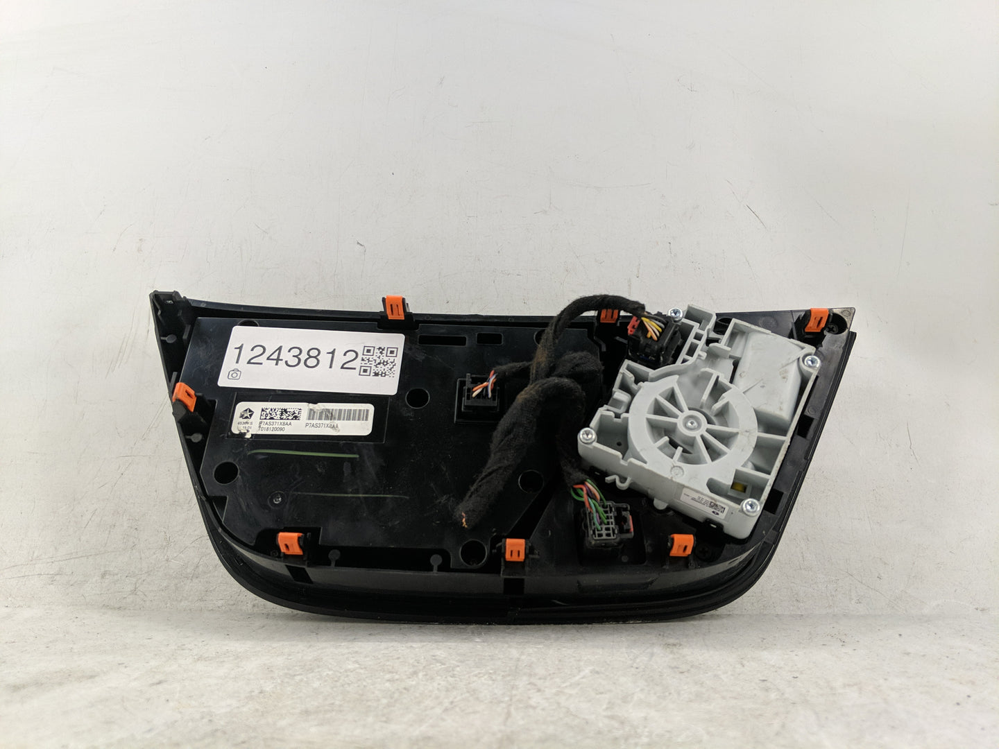 2021 Chrysler Voyager Climate Control Module Temperature AC/Heater Replacement P/N:1018120090 P7AS371X8AA Fits OEM Used Auto