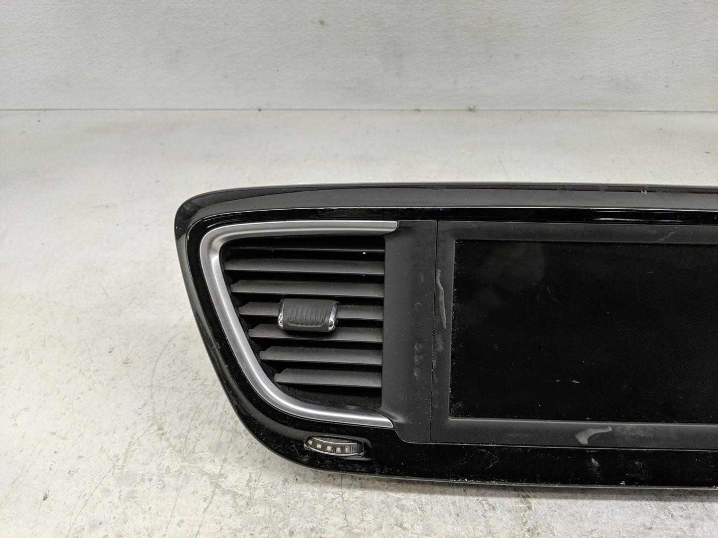 2021 Chrysler Voyager Radio AM FM Cd Player Receiver Replacement P/N:P68467247AC Fits OEM Used Auto Parts - Oemusedautoparts