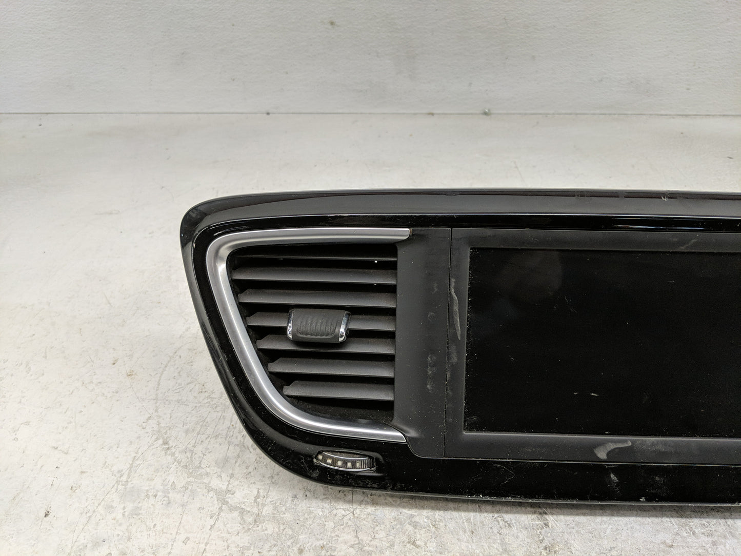 2021 Chrysler Voyager Radio AM FM Cd Player Receiver Replacement P/N:P68467247AC Fits OEM Used Auto Parts - Oemusedautoparts