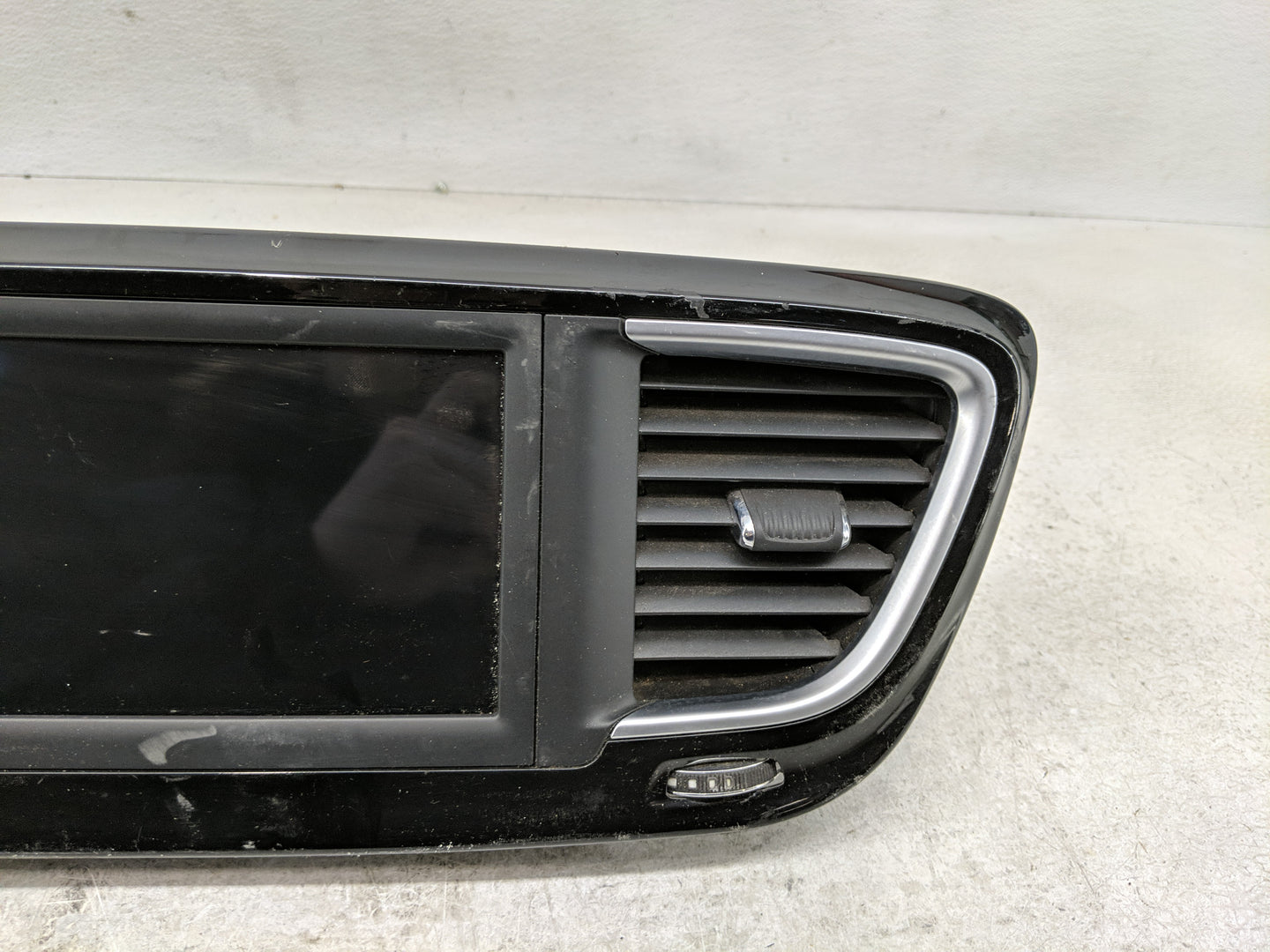 2021 Chrysler Voyager Radio AM FM Cd Player Receiver Replacement P/N:P68467247AC Fits OEM Used Auto Parts - Oemusedautoparts
