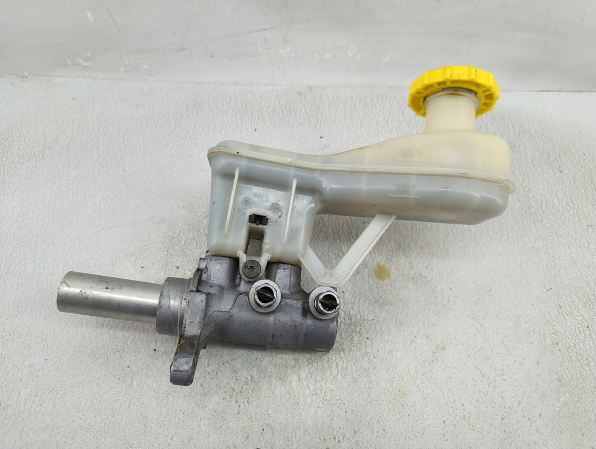 2020-2022 Chrysler Voyager Brake Master Cylinder 1276575 - Oemusedautoparts1.com