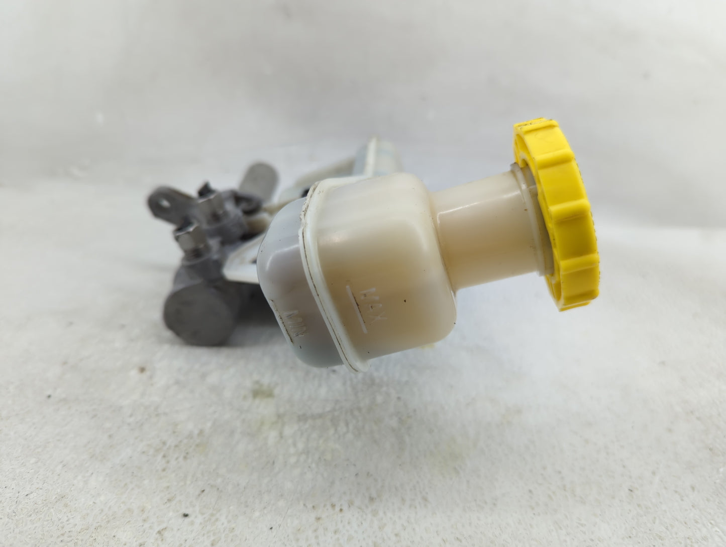 2020-2022 Chrysler Voyager Brake Master Cylinder 1276575 - Oemusedautoparts1.com