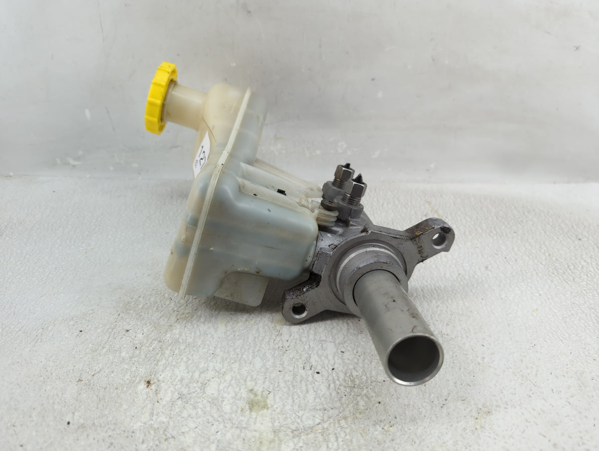 2020-2022 Chrysler Voyager Brake Master Cylinder 1276575 - Oemusedautoparts1.com
