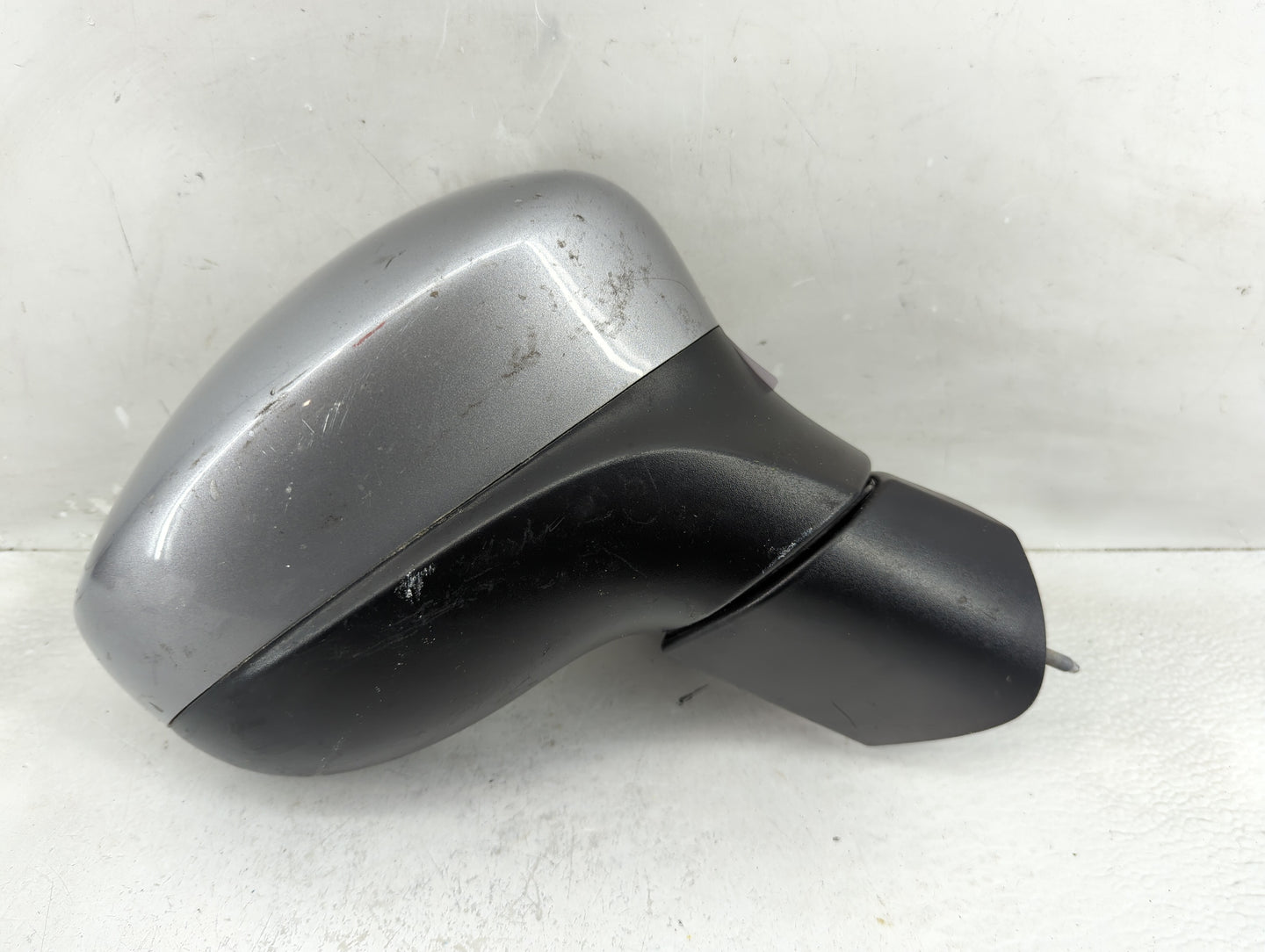 2020-2021 Chrysler Voyager Passenger Side View Mirror - Right Door Mirror OEM Used - Oemusedautoparts1.com