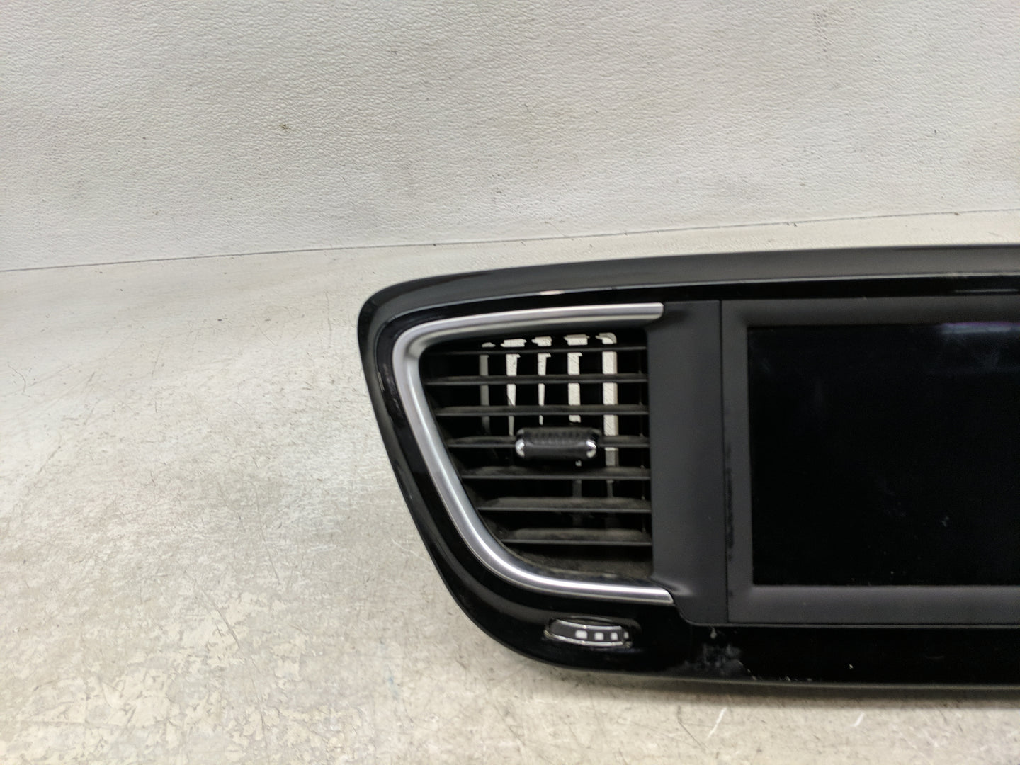 2021-2021 Chrysler Voyager Radio Control Panel - Oemusedautoparts1.com