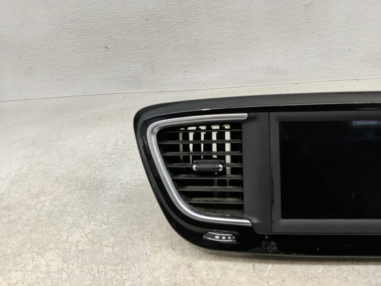2021-2021 Chrysler Voyager Radio Control Panel - Oemusedautoparts1.com