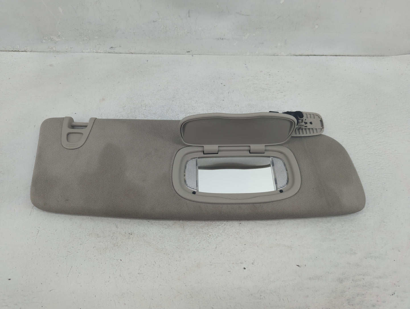 2020-2022 Chrysler Voyager Sun Visor Shade Replacement Passenger Right Mirror Fits Fits 2020 2021 2022 OEM Used Auto Parts -