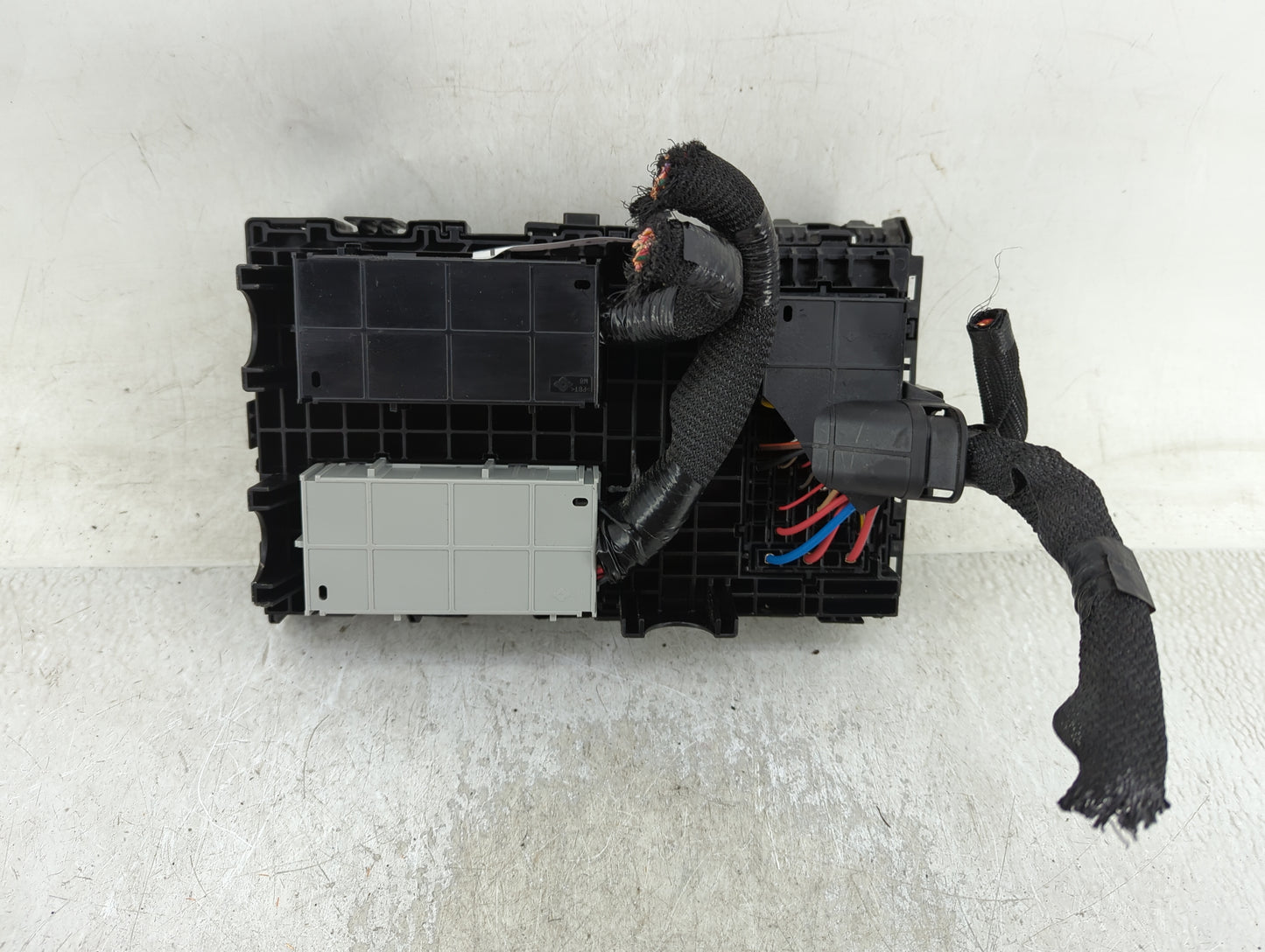 2020-2022 Chrysler Voyager Fusebox Fuse Box Panel Relay Module Fits Fits 2020 2021 2022 OEM Used Auto Parts - Oemusedautopar