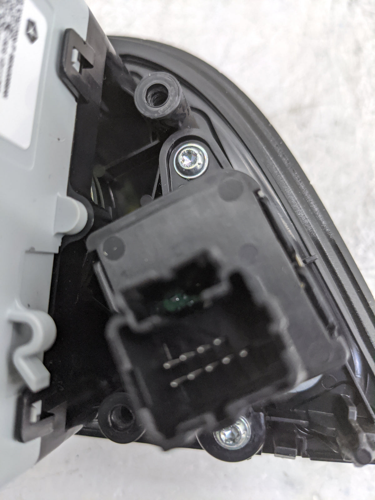 2021 Chrysler Voyager Floor Console Assembly Shifter Black 1478705 - Oemusedautoparts1.com