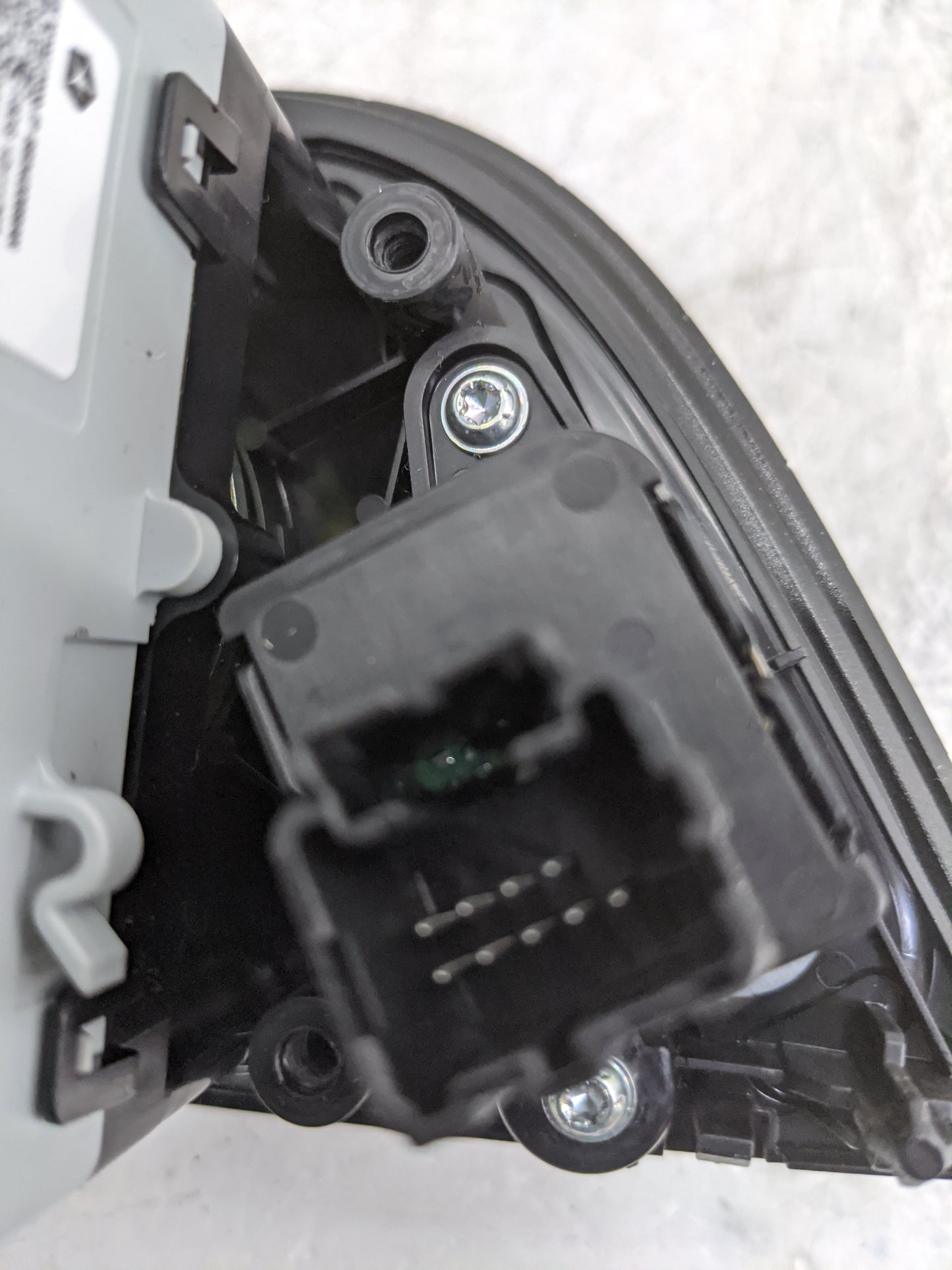 2021 Chrysler Voyager Floor Console Assembly Shifter Black 1478705 - Oemusedautoparts1.com