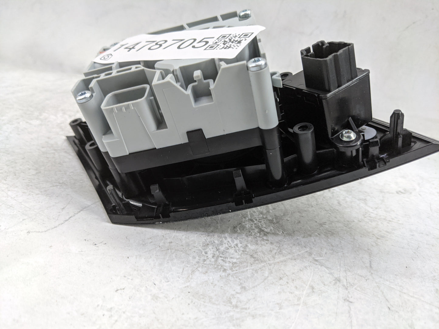 2021 Chrysler Voyager Floor Console Assembly Shifter Black 1478705 - Oemusedautoparts1.com