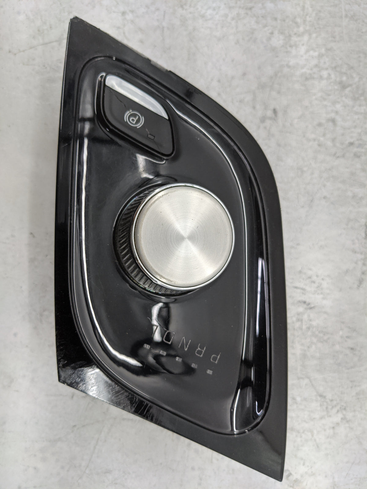 2021 Chrysler Voyager Floor Console Assembly Shifter Black 1478712 - Oemusedautoparts1.com