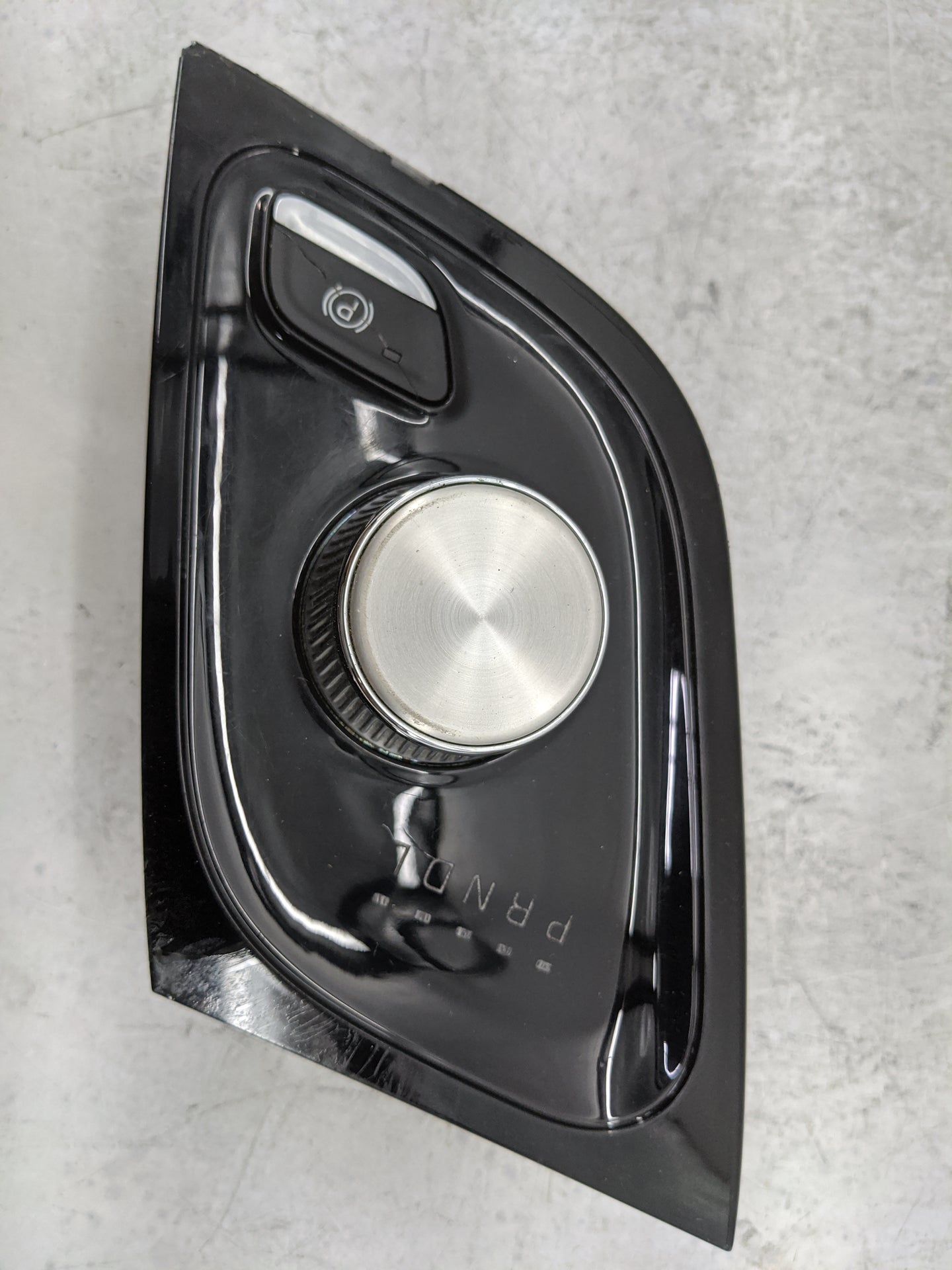 2021 Chrysler Voyager Floor Console Assembly Shifter Black - Oemusedautoparts1.com