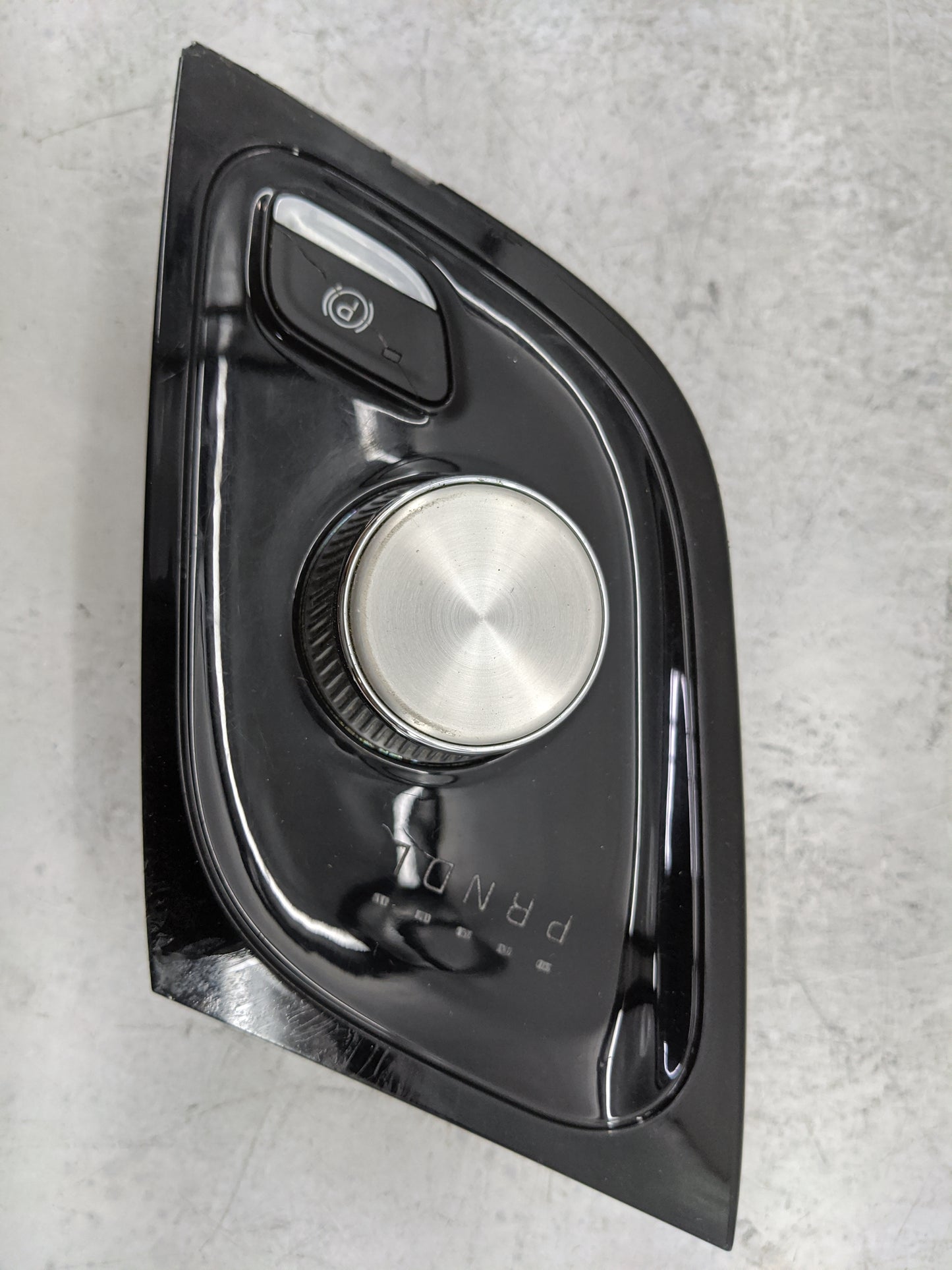 2021 Chrysler Voyager Floor Console Assembly Shifter Black - Oemusedautoparts1.com