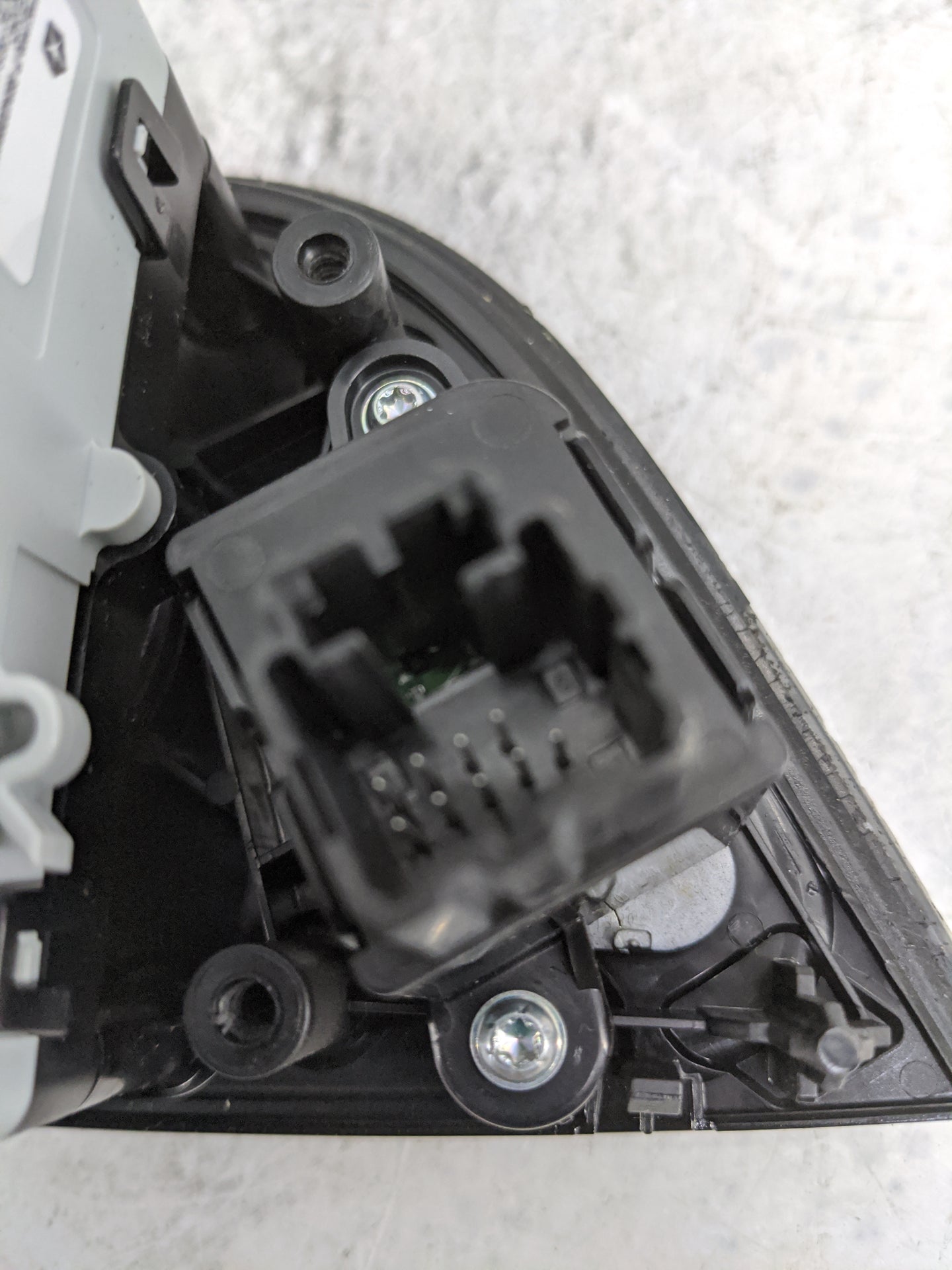 2021 Chrysler Voyager Floor Console Assembly Shifter Black - Oemusedautoparts1.com