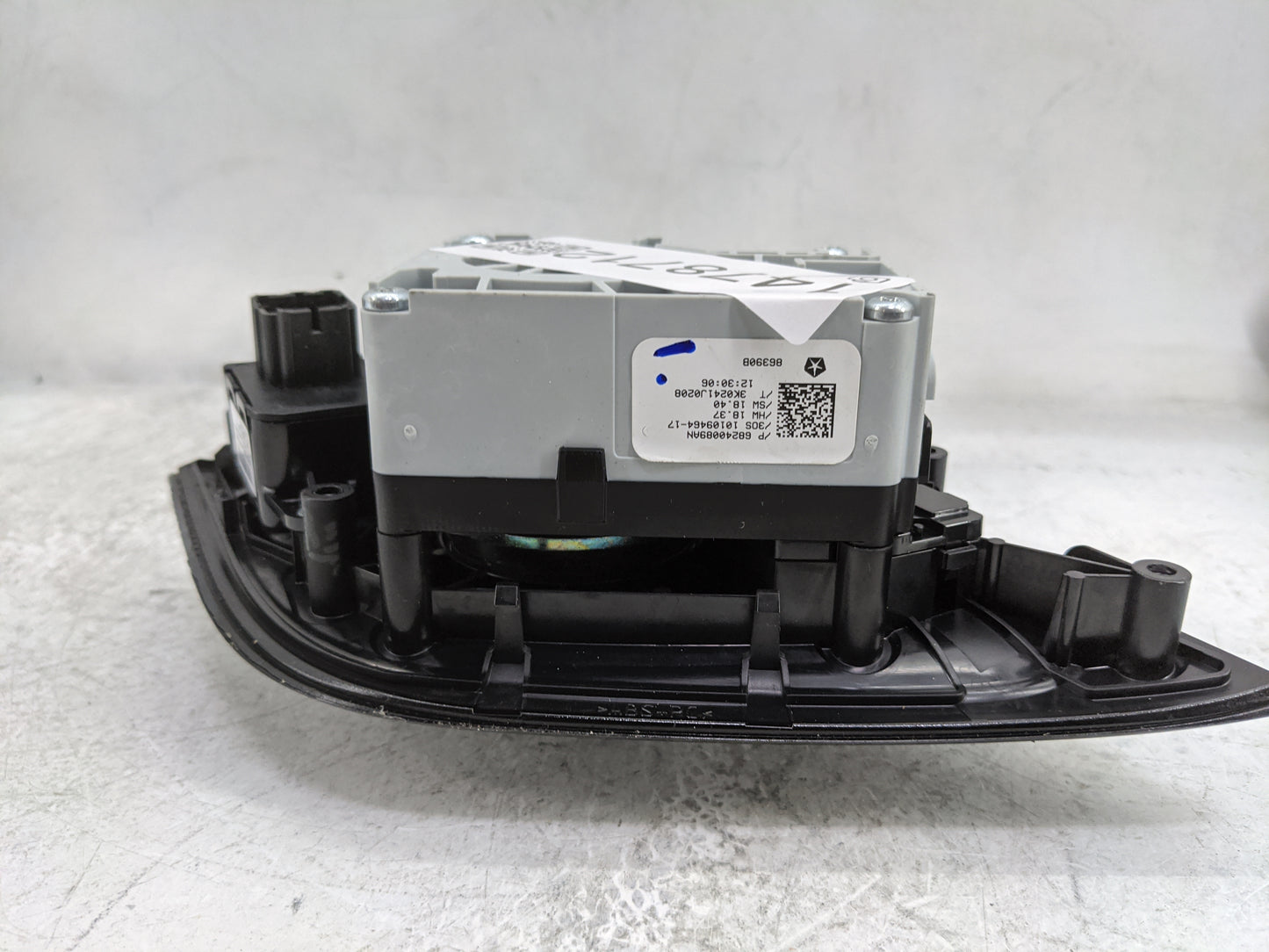 2021 Chrysler Voyager Floor Console Assembly Shifter Black - Oemusedautoparts1.com