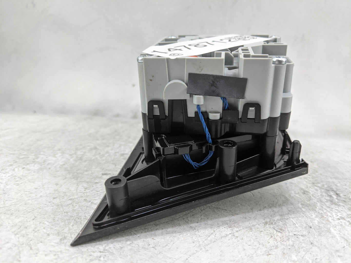 2021 Chrysler Voyager Floor Console Assembly Shifter Black - Oemusedautoparts1.com