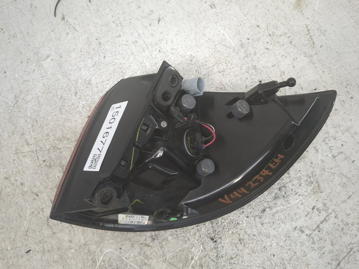 2020-2022 Chrysler Voyager Tail Light Assembly Driver Left OEM P/N:F00HTC4083 P68229029AD Fits Fits 2017 2018 2019 2020 2021