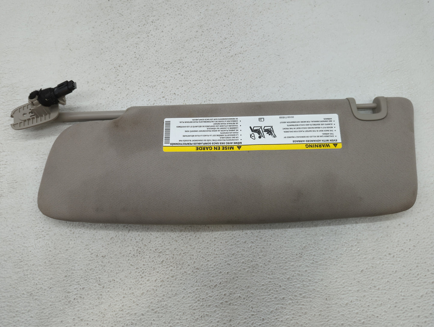 2020-2021 Chrysler Voyager Sun Visor Shade Replacement Passenger Right Mirror Fits Fits 2020 2021 2022 OEM Used Auto Parts -