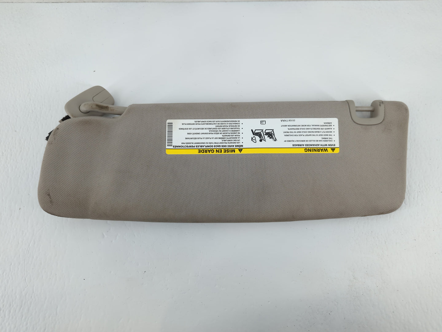 2020-2022 Chrysler Voyager Sun Visor Shade Replacement Passenger Right Mirror Fits Fits 2020 2021 2022 OEM Used Auto Parts -