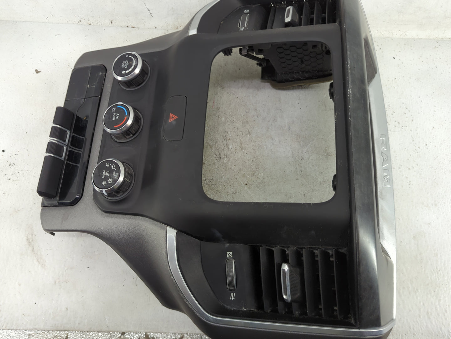 2021 Dodge 2500 Pickup Climate Control Module Temperature AC/Heater Replacement P/N:P68340281AD 17023199-04 Fits OEM Used Au