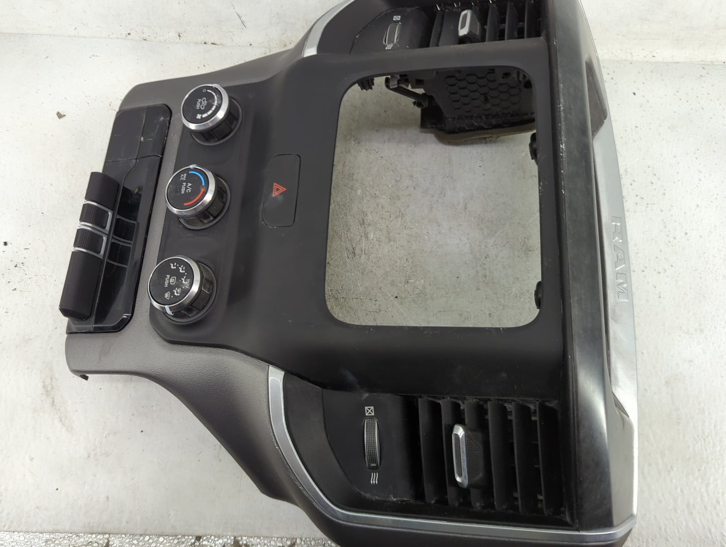 2021 Dodge 2500 Pickup Climate Control Module Temperature AC/Heater Replacement P/N:P68340281AD 17023199-04 Fits OEM Used Au