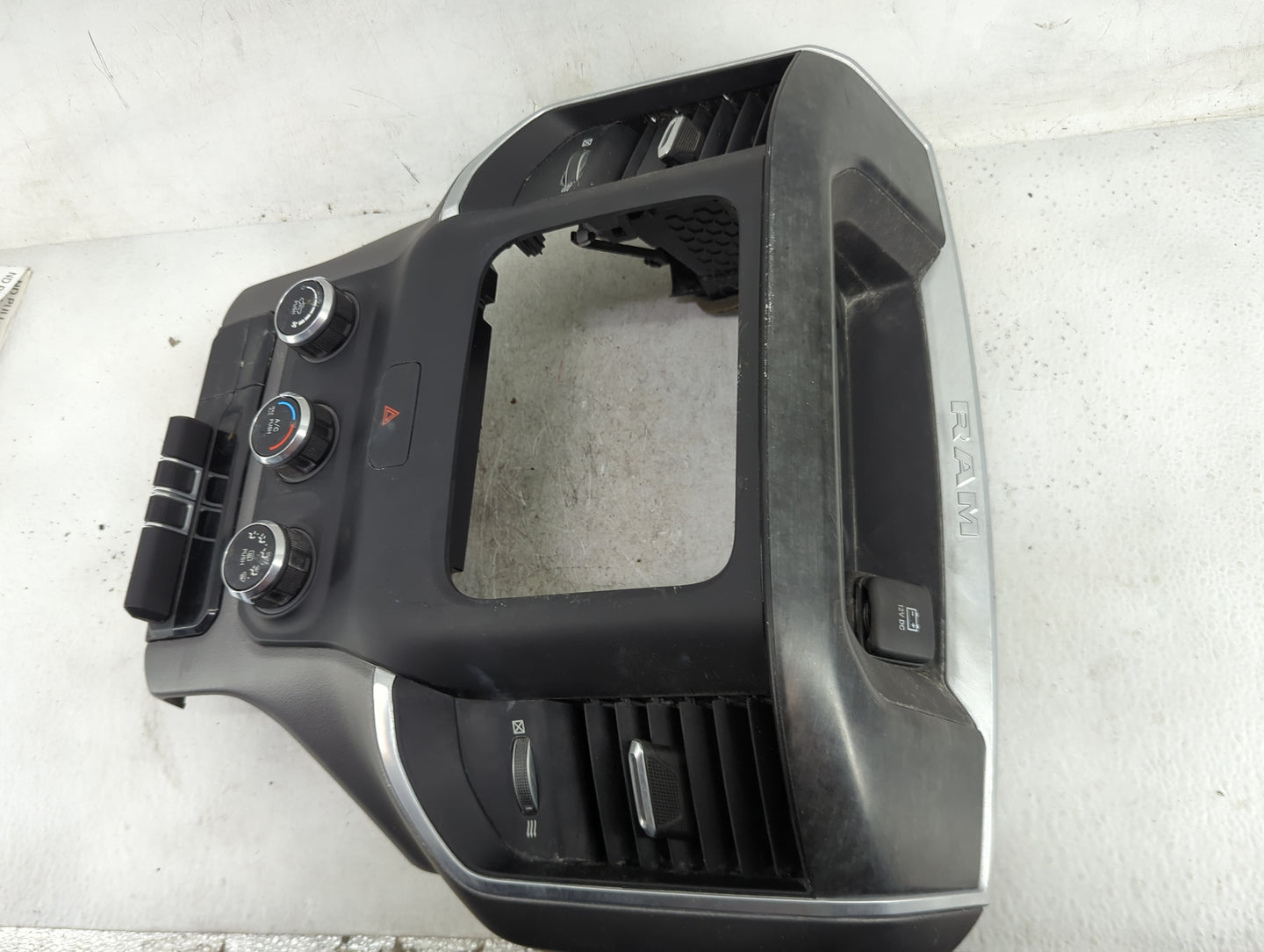 2021 Dodge 2500 Pickup Climate Control Module Temperature AC/Heater Replacement P/N:P68340281AD 17023199-04 Fits OEM Used Au