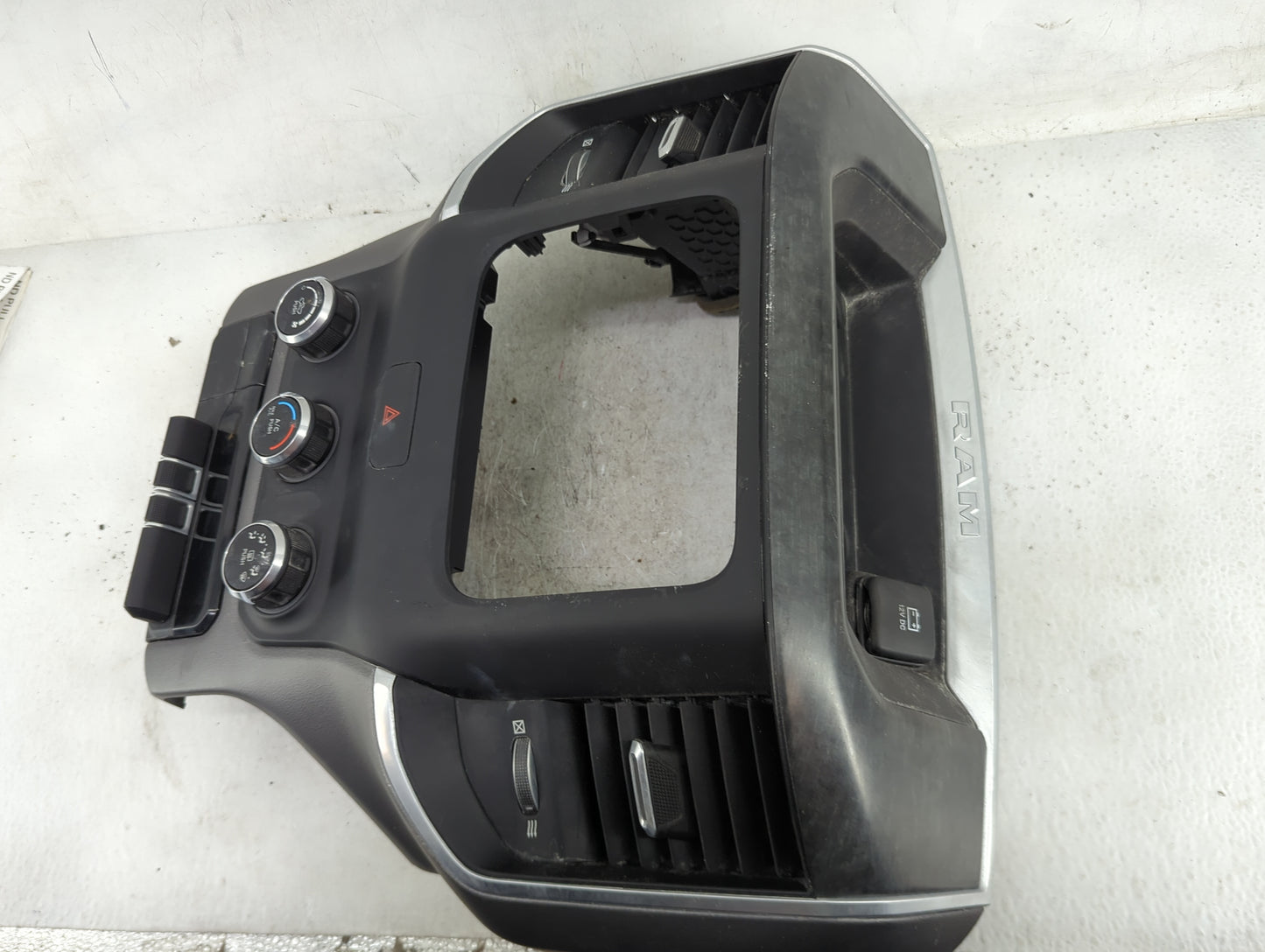 2021 Dodge 2500 Pickup Climate Control Module Temperature AC/Heater Replacement P/N:P68340281AD 17023199-04 Fits OEM Used Au
