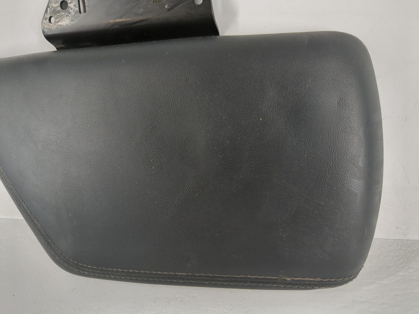 2015-2022 Dodge Challenger Center Console Armrest Cover Lid P/N:5LE49LA8AG Fits Fits 2015 2016 2017 2018 2019 2020 2021 2022