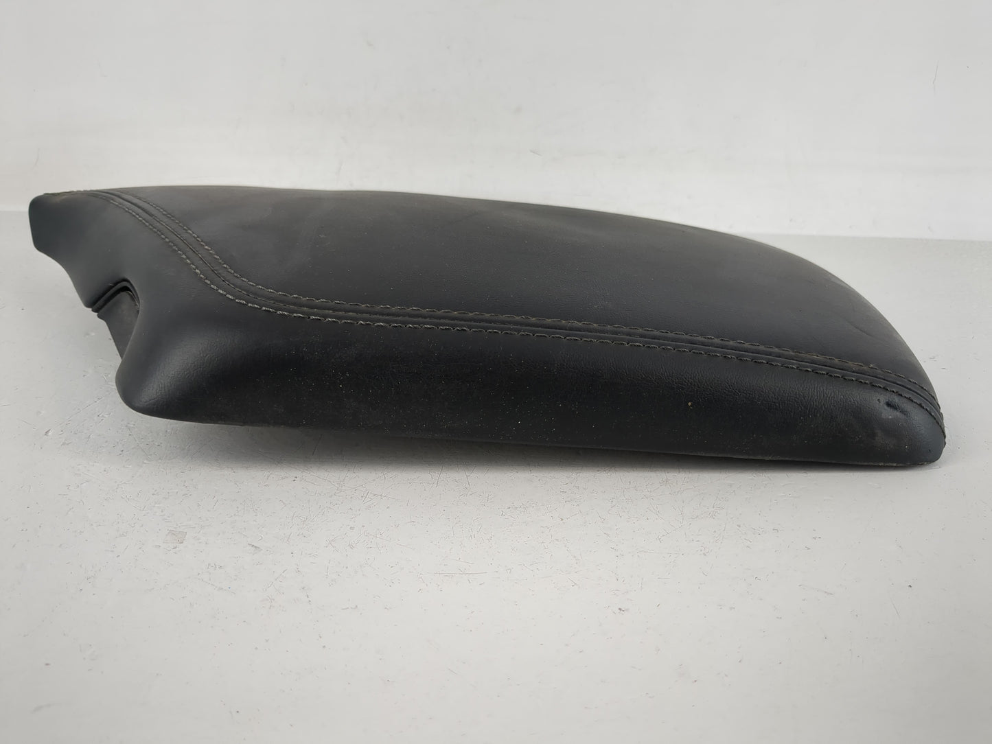 2015-2022 Dodge Challenger Center Console Armrest Cover Lid P/N:5LE49LA8AG Fits Fits 2015 2016 2017 2018 2019 2020 2021 2022