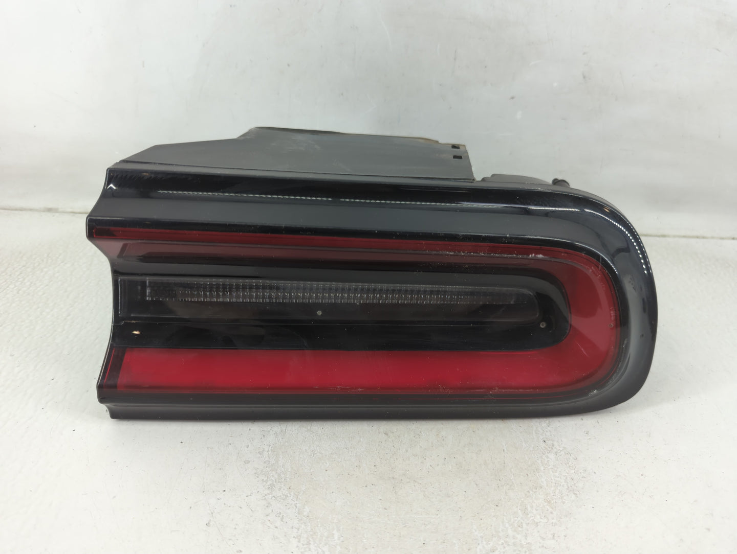 2015-2022 Dodge Challenger Tail Light Assembly Passenger Right OEM P/N:68403954-AB 68510770AA Fits OEM Used Auto Parts - Oem