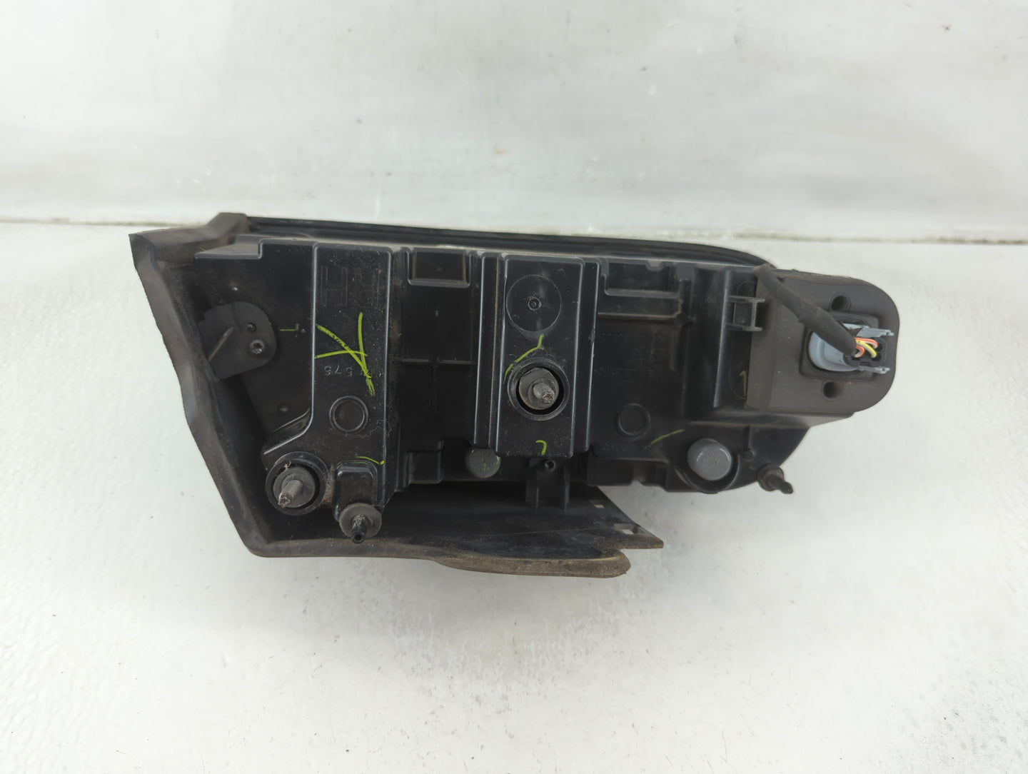 2015-2022 Dodge Challenger Tail Light Assembly Passenger Right OEM P/N:68403954-AB 68510770AA Fits OEM Used Auto Parts - Oem